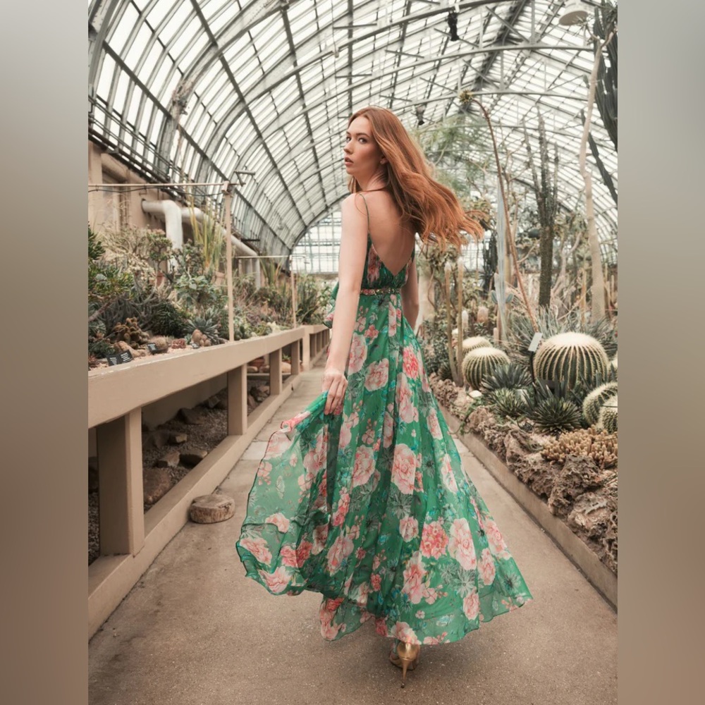 MAC DUGGAL
Floral Print Ruffled Wrap Over A Lune Gown